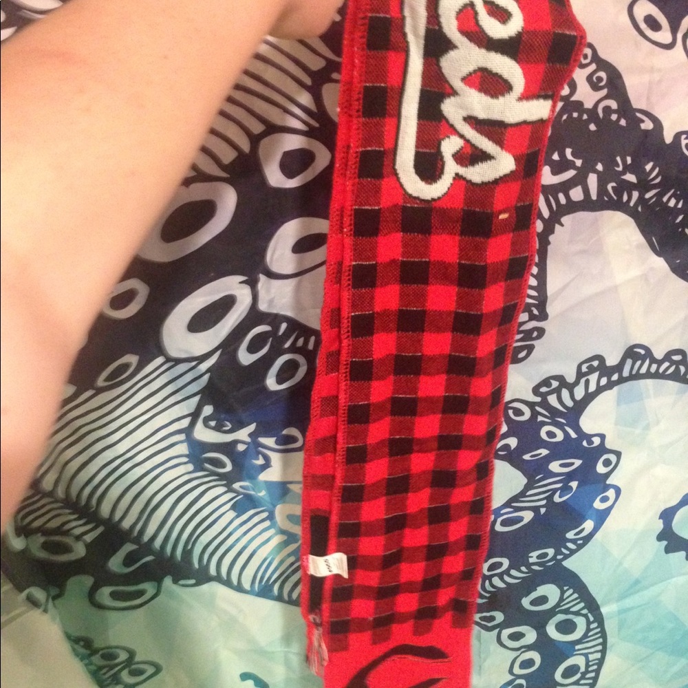 Cincinnati Reds Scarf - Picture 2 of 3